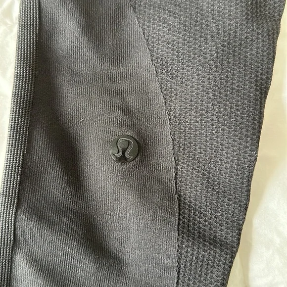 Lululemon dark grey crop leggings. Size 6. - Picture 3 of 5